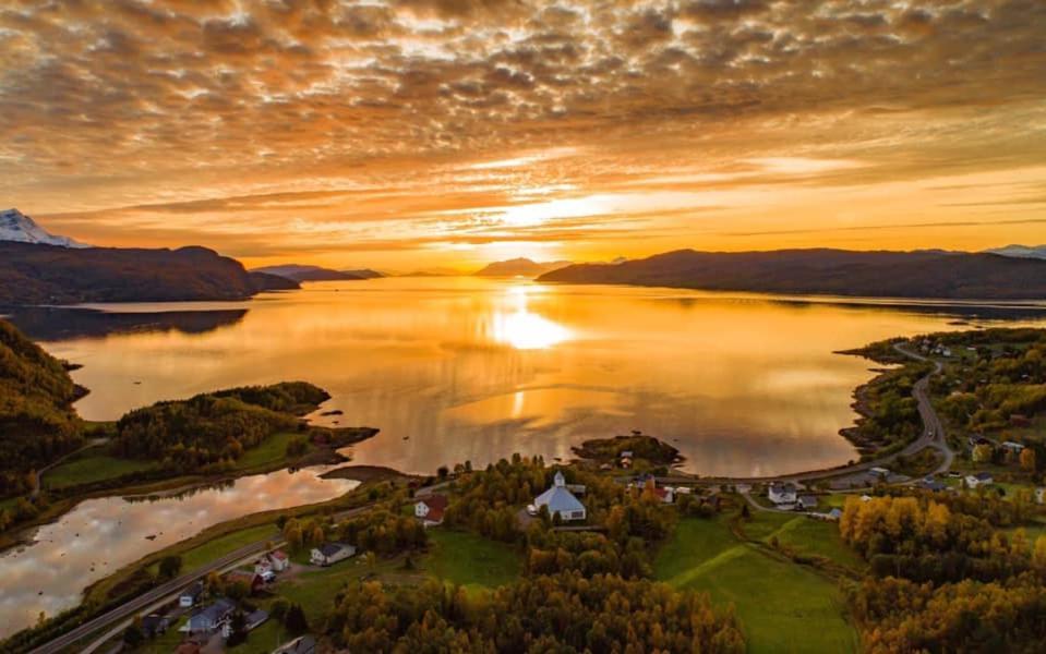 Sorreisa Hotell Nordstraumen Bagian luar foto